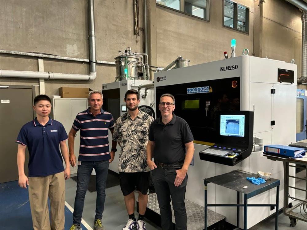 Installation day of the iSLM280 ZRapid Technologies industrial metal 3D Printer and AFS 280 metal powder circulation unit, at Handsaeme Machinery’s premises.